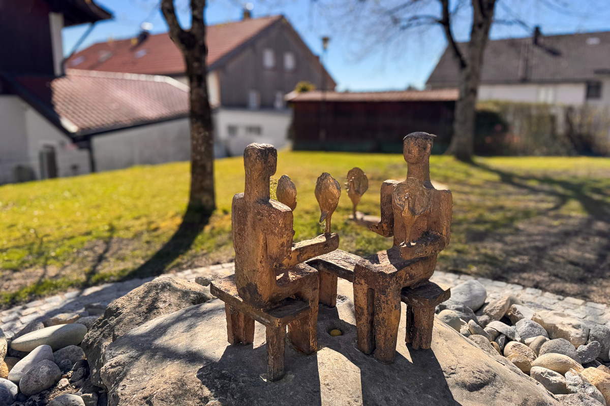 Gegenueber mit Eulen